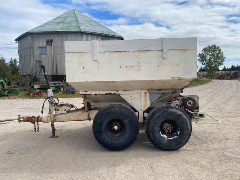 Chemical/Fertilizer Application  Mobility Fertilizer Spreader - 6 Ton Photo